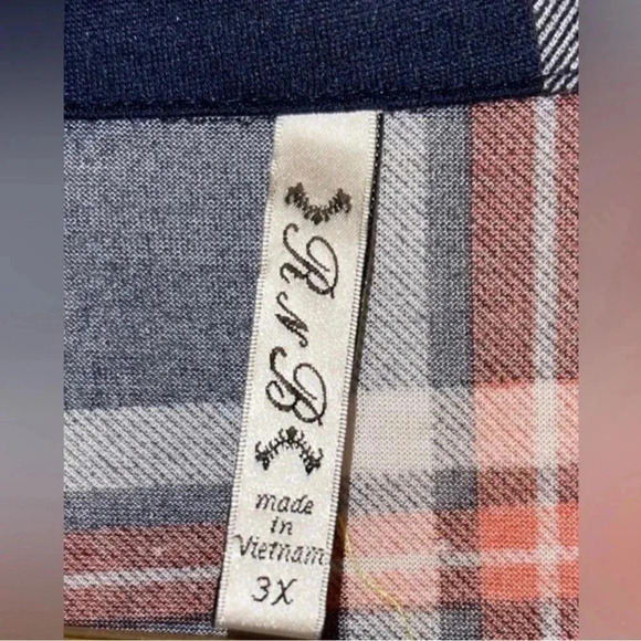 🆓Rich & Beautiful Like You Plaid Button Down Top🆓 - Picture 7 of 8